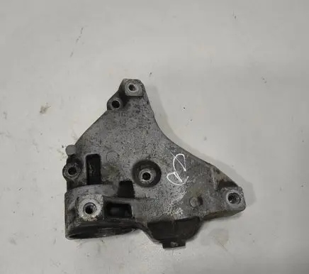 Volkswagen Touran I A/C compressor mount bracket 03903143