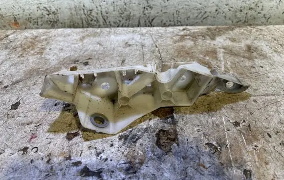 Volkswagen Golf VII Front bumper mounting bracket 5G0807049B