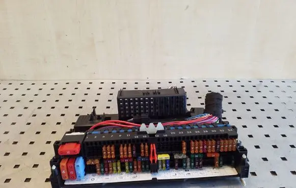 BMW X3 E83 Fuse box set 8387153