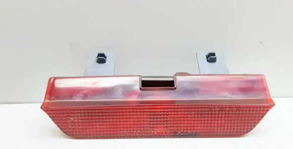 Third/center stoplight