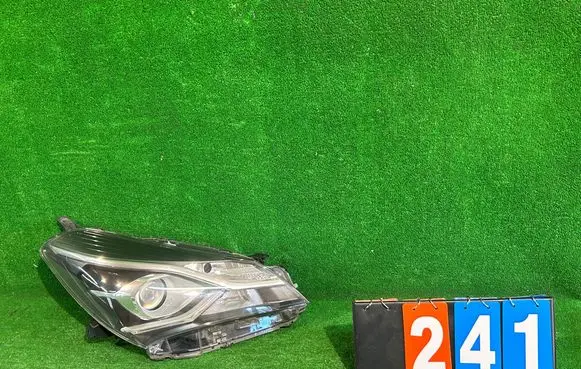 Toyota Yaris Headlight/headlamp