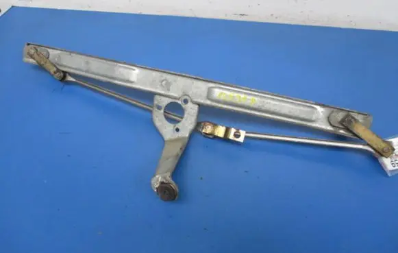 Volkswagen Polo II 86C 2F Front wiper linkage and motor