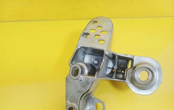 Audi A4 S4 B6 8E 8H Engine mounting bracket 8E0199351