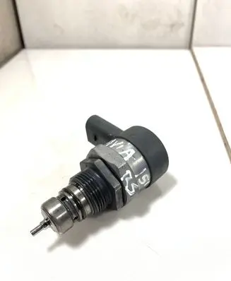 Skoda Octavia Mk2 (1Z) Fuel pressure regulator 057130764AB