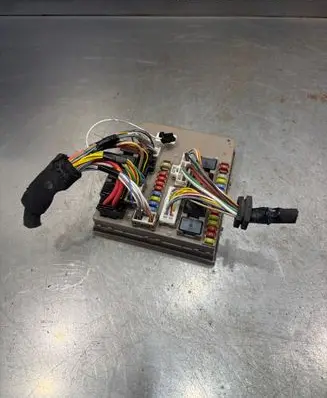 Renault Clio III Fuse module 674660A 7C160825