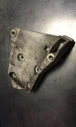 BMW 5 E34 Engine mounting bracket 2246821