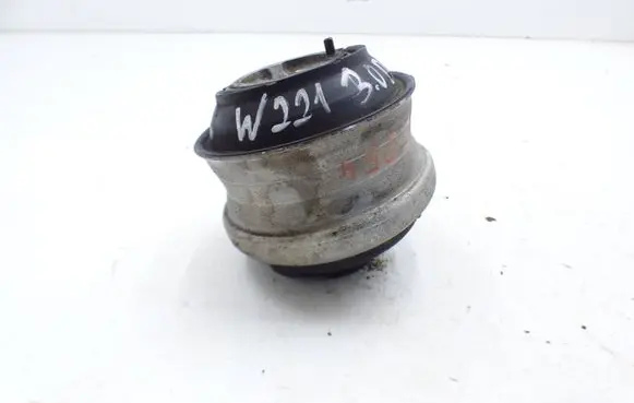 Mercedes-Benz S W221 Engine mount bracket A2212406617