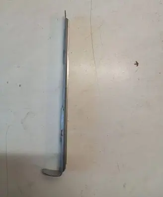 Headlight/headlamp mounting bracket