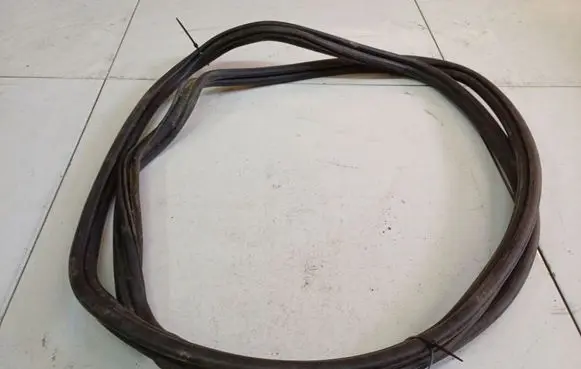 Volkswagen Golf IV Rubber seal rear door 