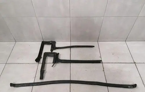 Ferrari FF Front door rubber seal 84163210