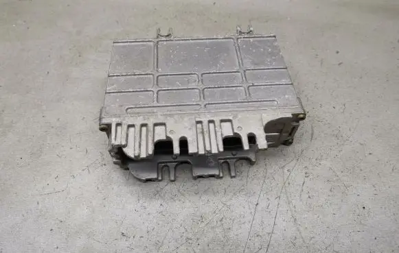 Volkswagen Golf III Engine control unit/module 3A0907311 0261203593 0261203594