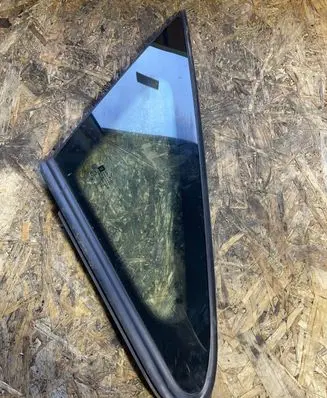 Opel Zafira B Front triangle window/glass 13123921