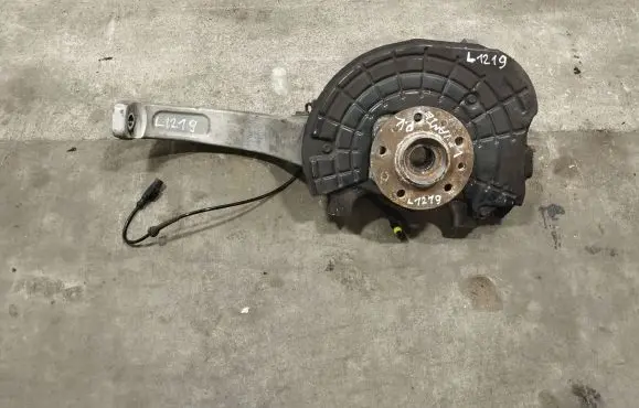 Maserati Levante Front wheel hub 06701068730