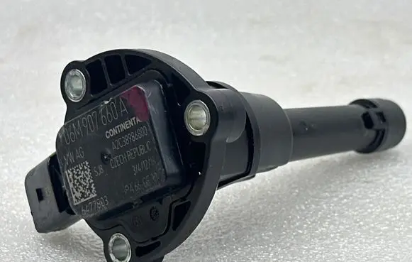 Audi A4 S4 B9 Oil level sensor 06M907660A 6477803