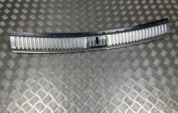 Trunk/boot sill cover protection