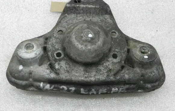 Volkswagen PASSAT B5.5 Front upper strut mount 8D0412383E