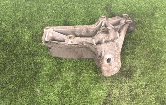 BMW 5 E60 E61 Engine mounting bracket 6763217 22116763217