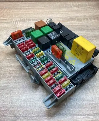 Opel Vectra B Fuse box set 90504534