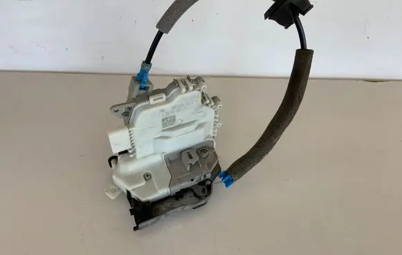 Audi A3 S3 8V Rear door lock 8K0839015G