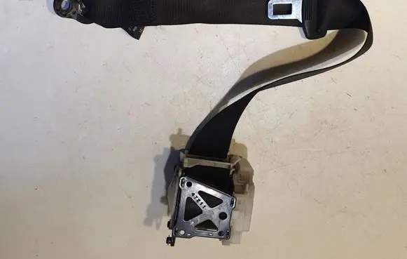 Rear seatbelt