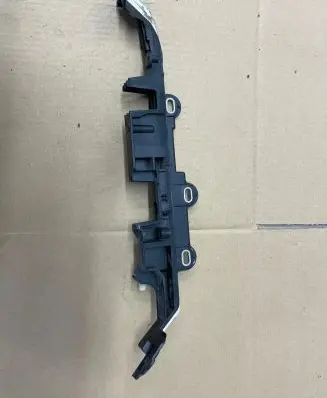 BMW 5 G30 G31 Other engine bay part 9334788 6113 58650910