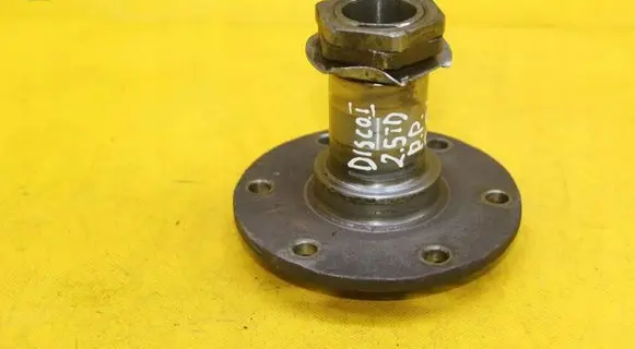 Front wheel hub