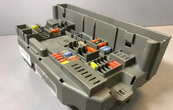 BMW X5 E70 Fuse module 518966010B 693169003 R018187400