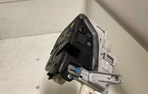 Audi A4 S4 B7 8E 8H Rear door lock 8E0839015AA