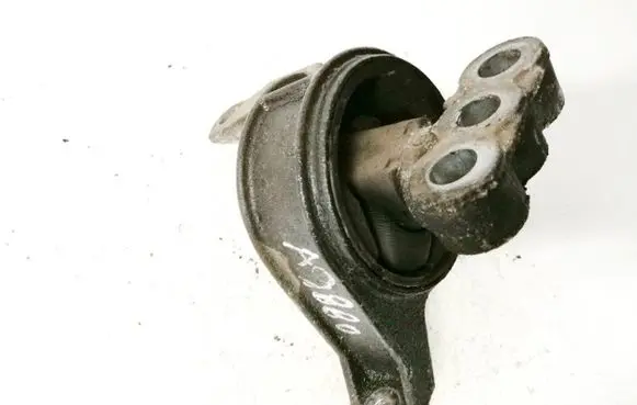 Opel Zafira A Engine mount bracket 90575772 90575779