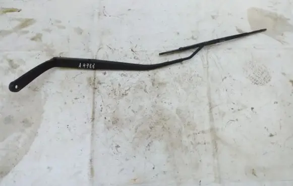 Chevrolet Captiva Front wiper blade arm