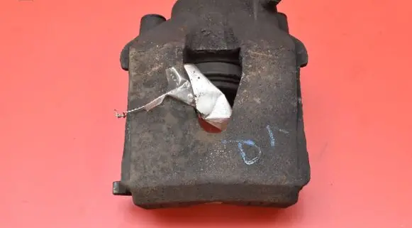 Volkswagen Golf Plus Front brake caliper