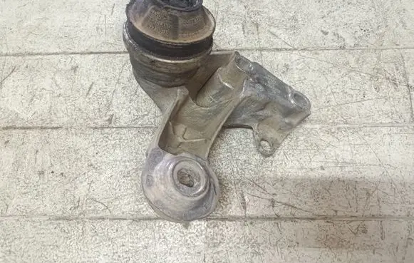 Audi A4 S4 B5 8D Engine mounting bracket 4B0199352B