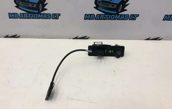 Jaguar XF X250 USB socket connector 8X2319C166AB