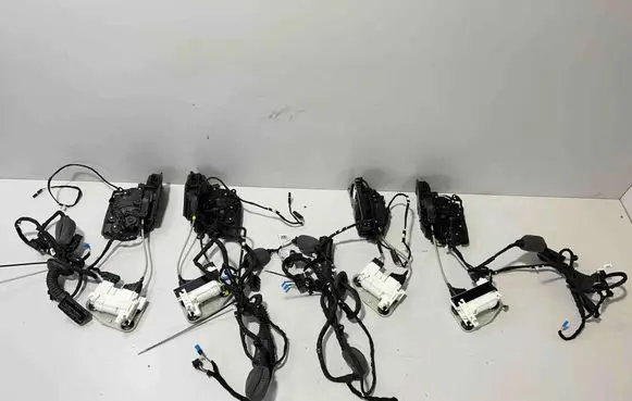 BMW X6 G06 Front door lock 7477703 7474645