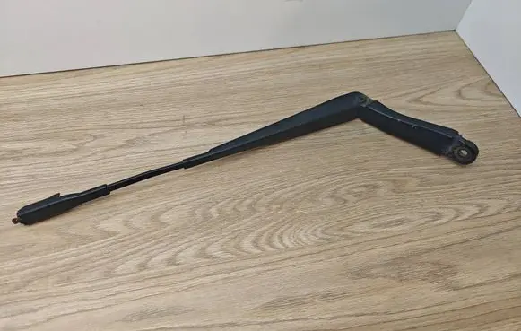 Front wiper blade arm