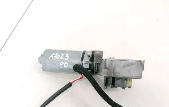 Mercedes-Benz S W220 Seat adjustment motor 1136701 1-1367-01
