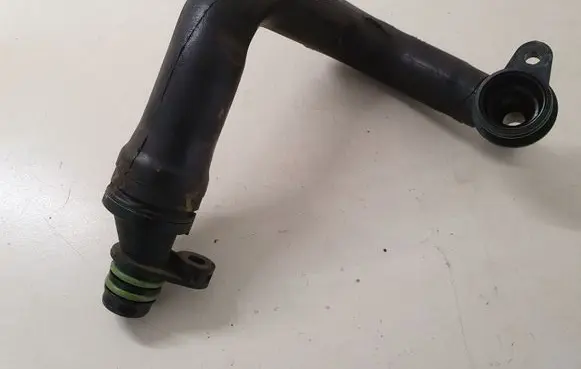 Audi Q2 - Breather hose/pipe 04C103474B