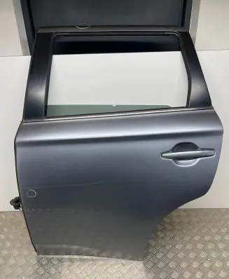 Mitsubishi Outlander Rear door