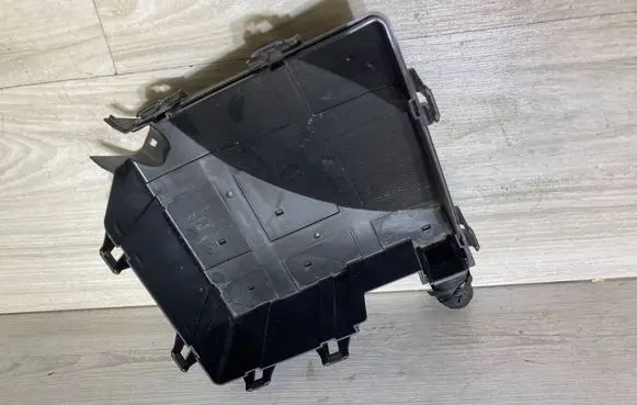 Hyundai Kona I Fuse box cover 
