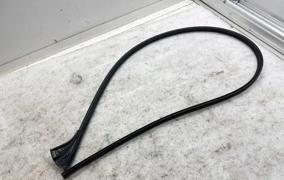 Tesla Model Y Rubber seal front coupe door 149767700B