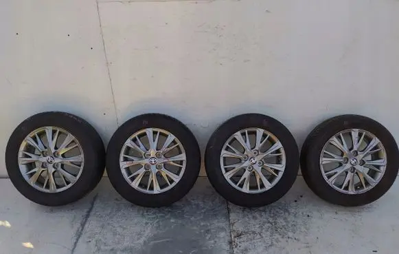 Toyota Yaris R15 alloy rim 0DG70