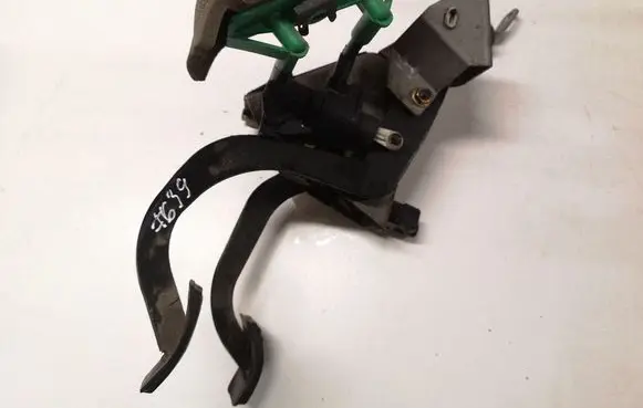 Ford Focus Pedal assembly 98AB2450