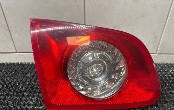 Tailgate rear/tail lights