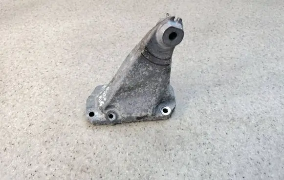 Engine mount bracket