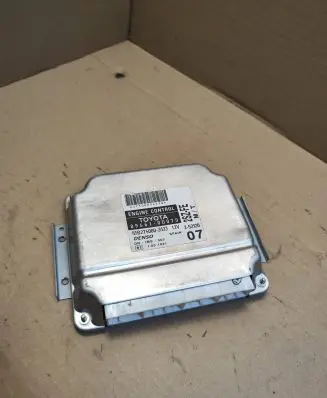 Toyota Yaris Engine control unit/module 896610D070 MB2750003423 252120