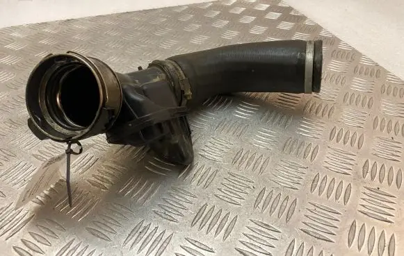 Volvo XC90 Intercooler hose/pipe 31657756
