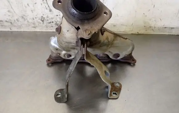 Mitsubishi Lancer X Exhaust manifold