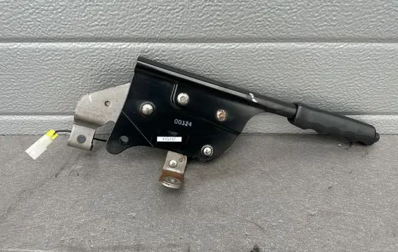 Nissan Patrol Y60 Hand brake release handle 3601001J00
