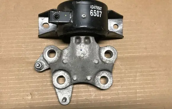 Buick Encore I Engine mount bracket 42476587