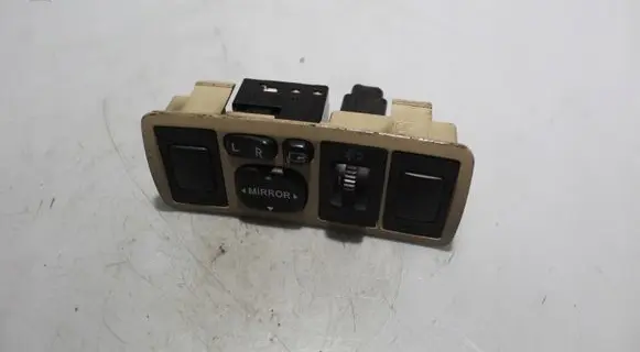 Toyota Avensis T250 Wing mirror switch